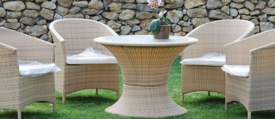 Salon de jardin design et résistant